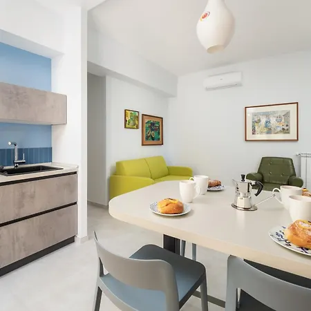 Surya House - Elegant In