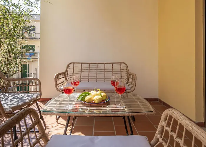 Surya House - Elegant In